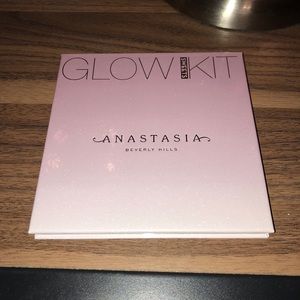 LE- sweets glow kit